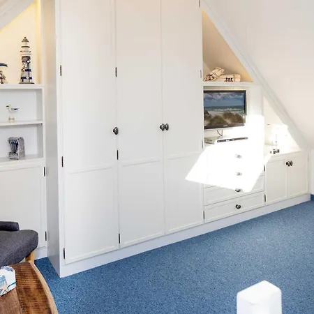 Carlotta S Beachroom List