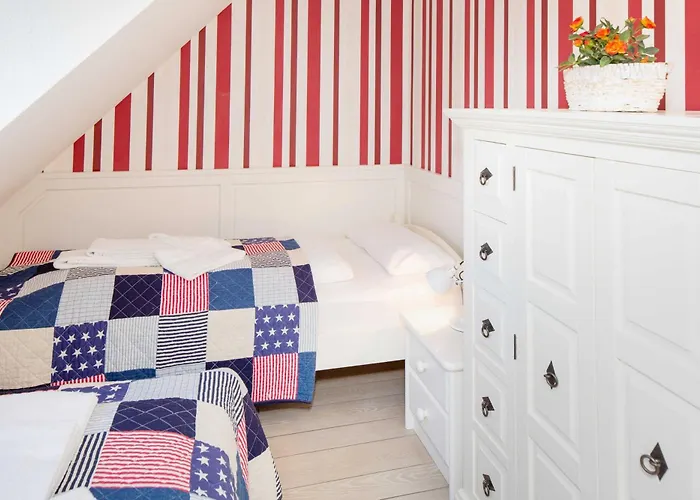 Carlotta S Beachroom *