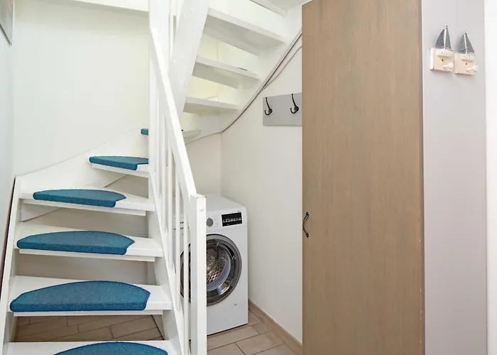 Carlotta S Beachroom List