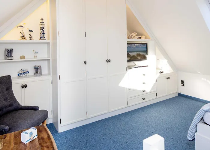 Carlotta S Beachroom List